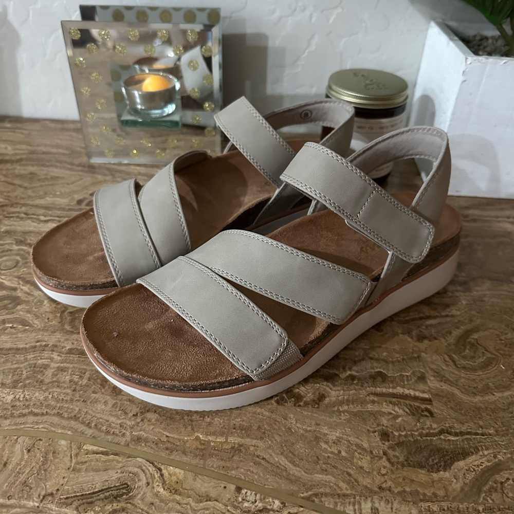 Skechers Women's Gray and Brown Sandals